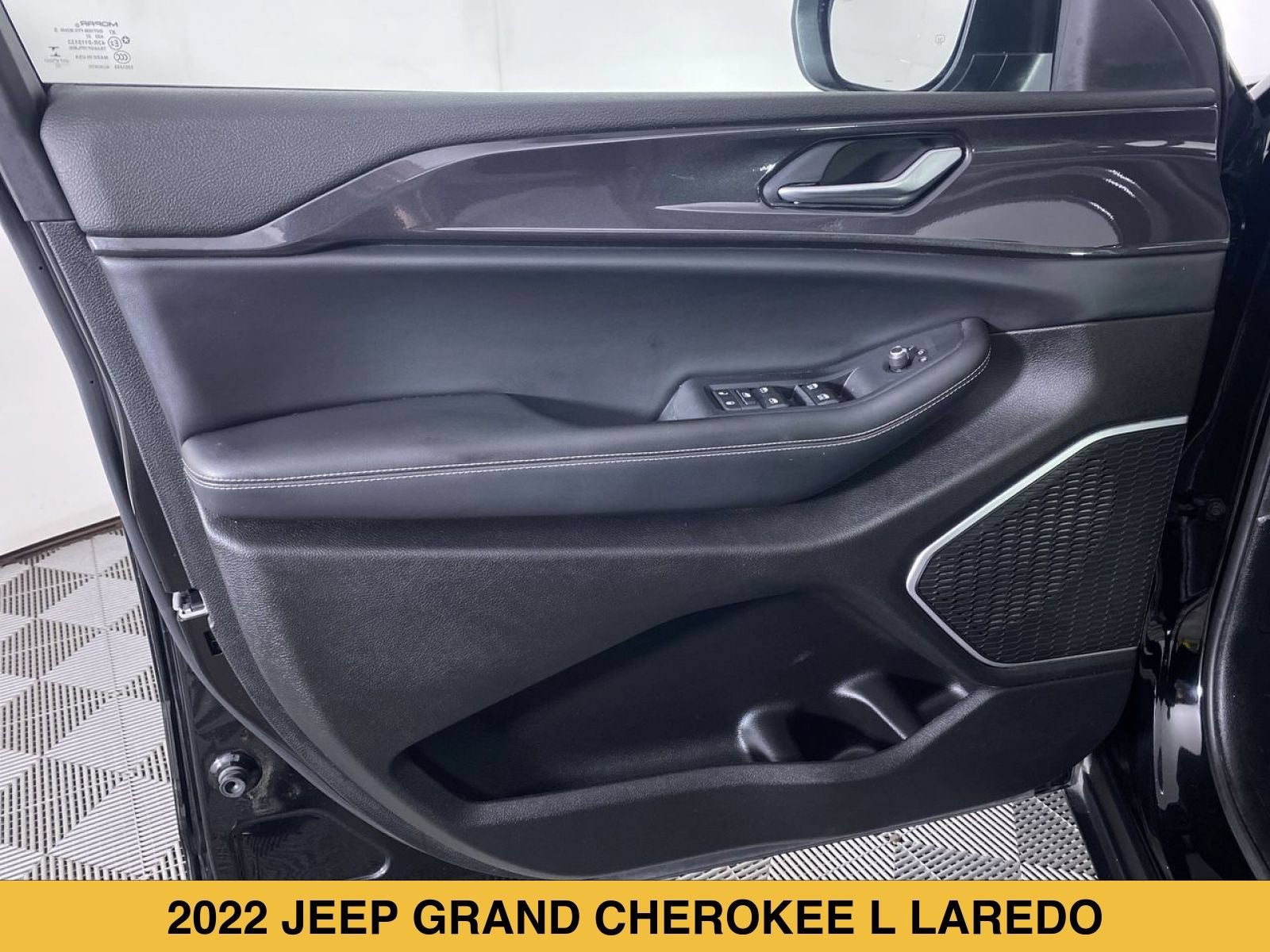 2022 Jeep Grand Cherokee L Laredo 4x4