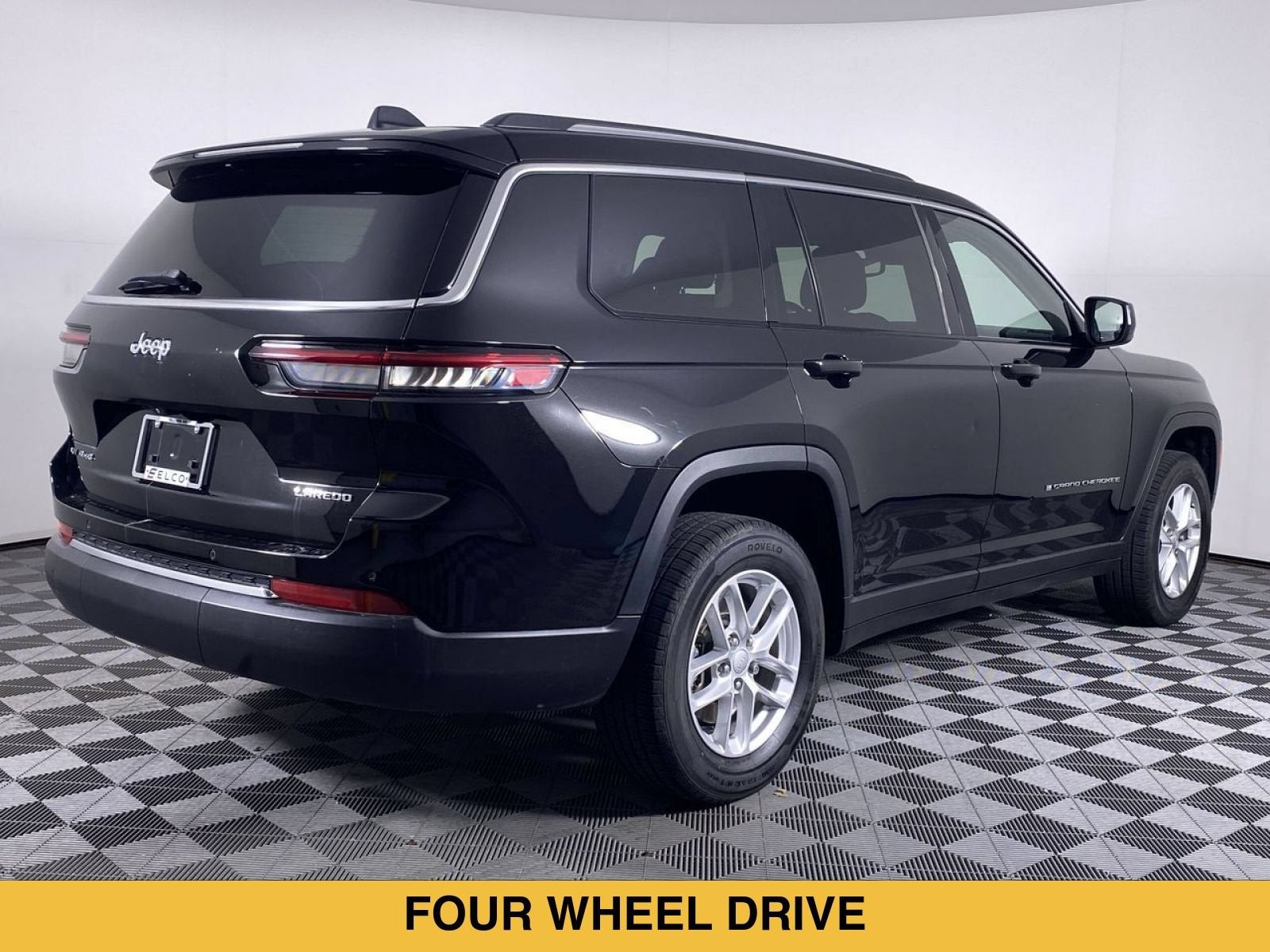 2022 Jeep Grand Cherokee L Laredo 4x4