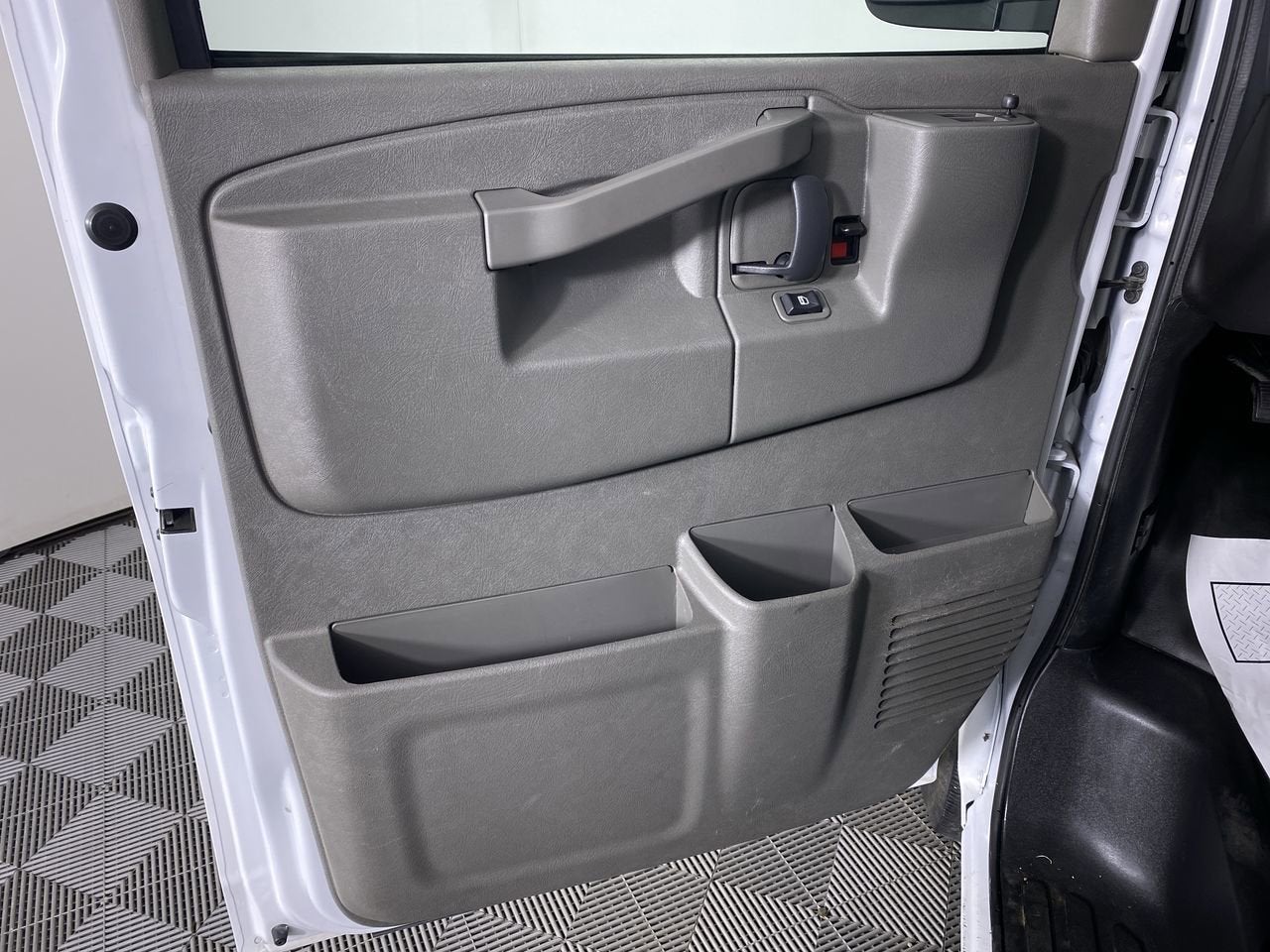 2024 Chevrolet Express Cargo 2500 WT