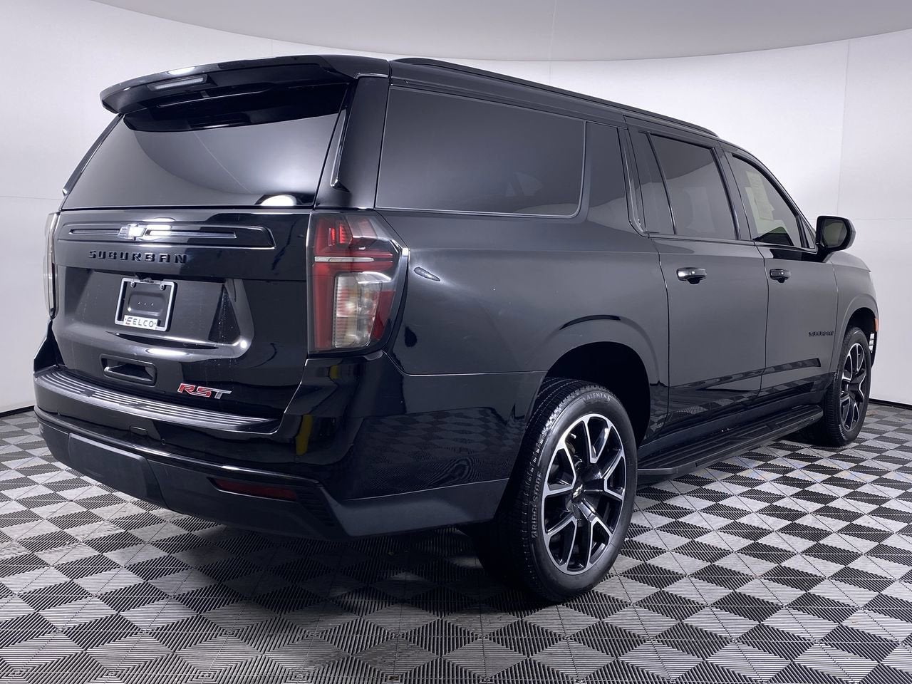 2023 Chevrolet Suburban RST