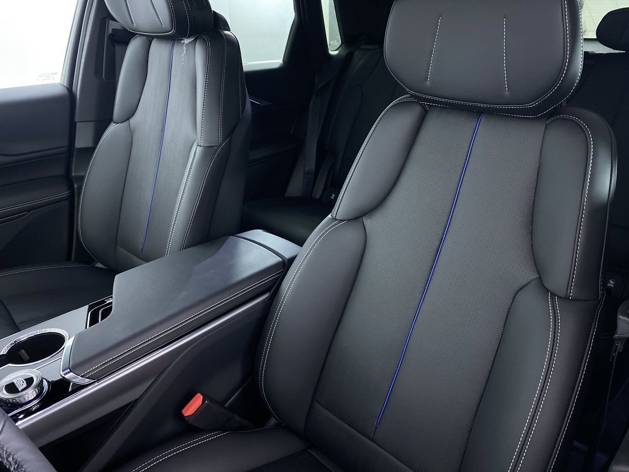 2025 Cadillac LYRIQ Luxury 1