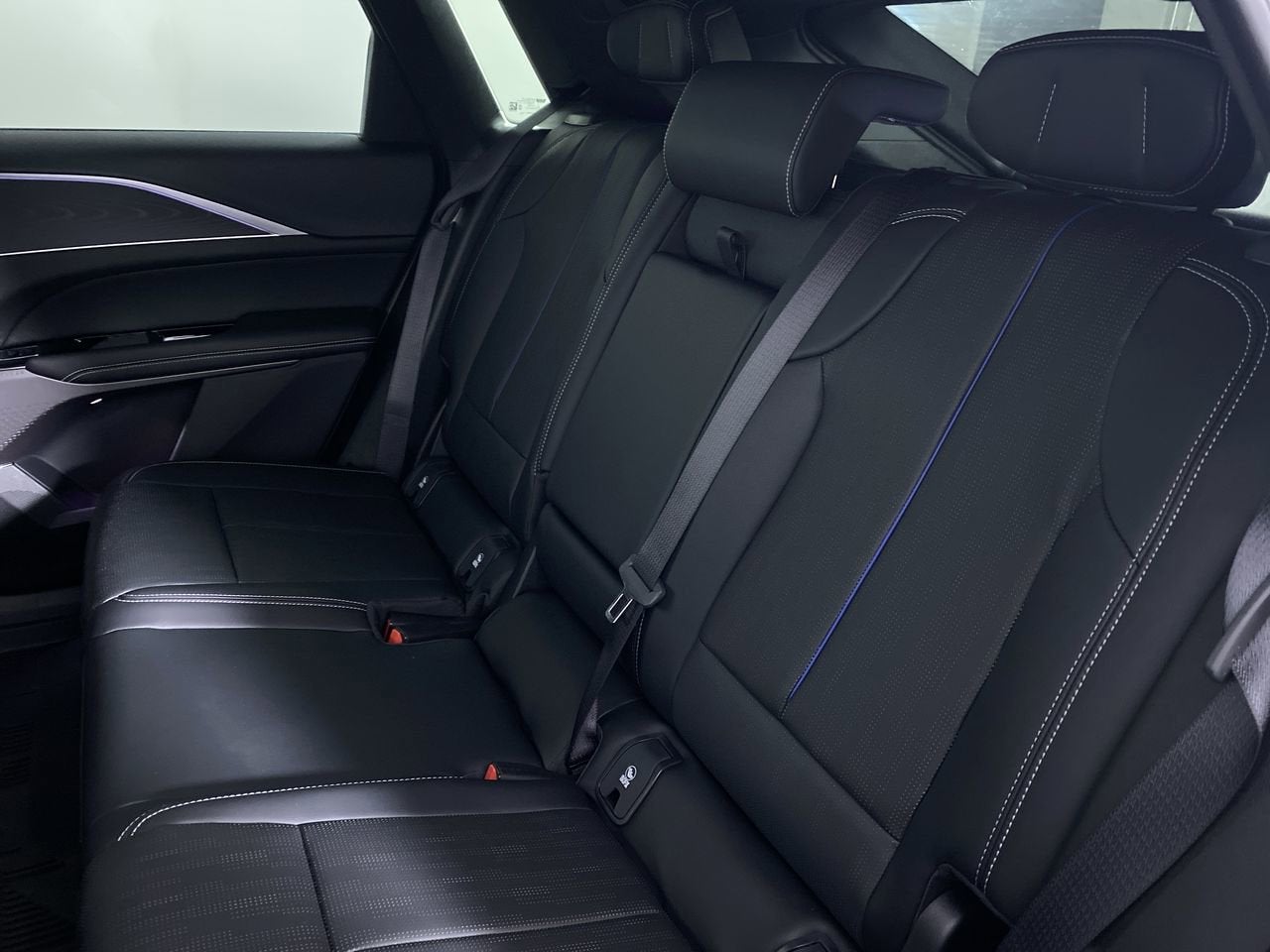 2025 Cadillac LYRIQ Luxury 1