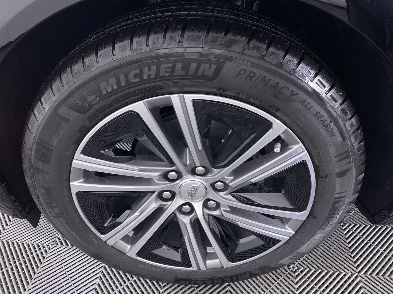 2025 Cadillac LYRIQ Luxury 1