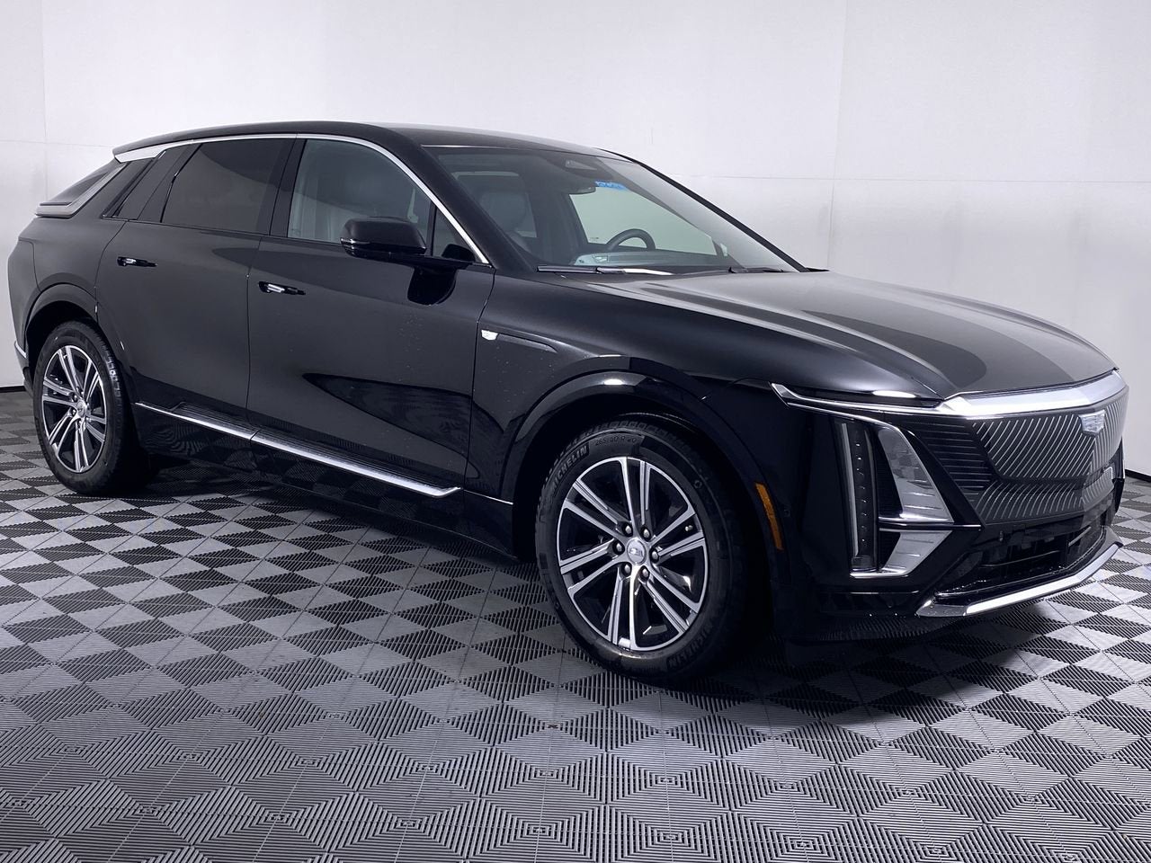 2025 Cadillac LYRIQ Luxury 1