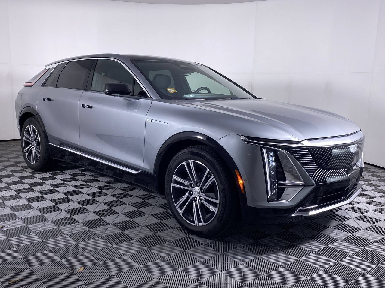 2024 Cadillac LYRIQ Luxury 1