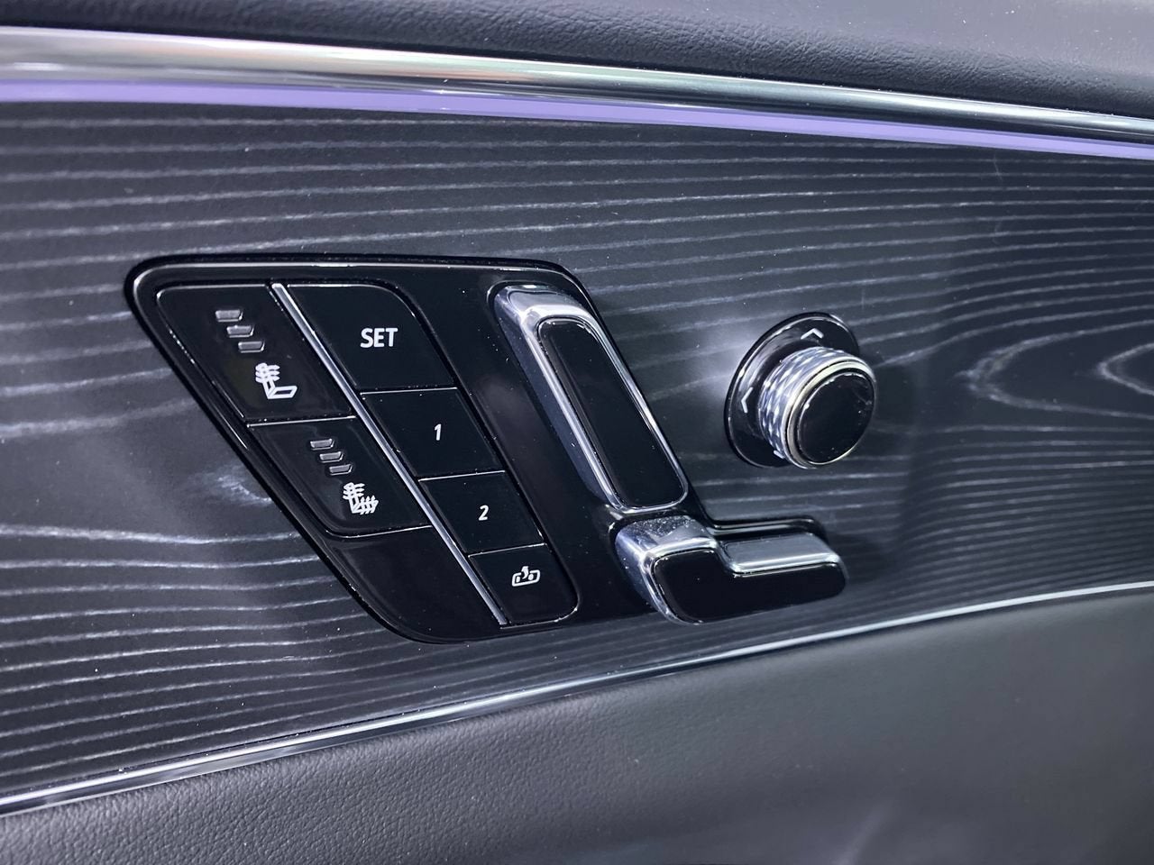 2024 Cadillac LYRIQ Luxury 1