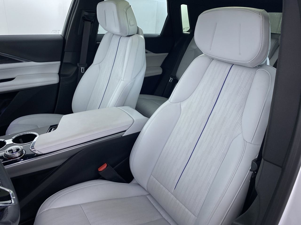 2024 Cadillac LYRIQ Luxury 1