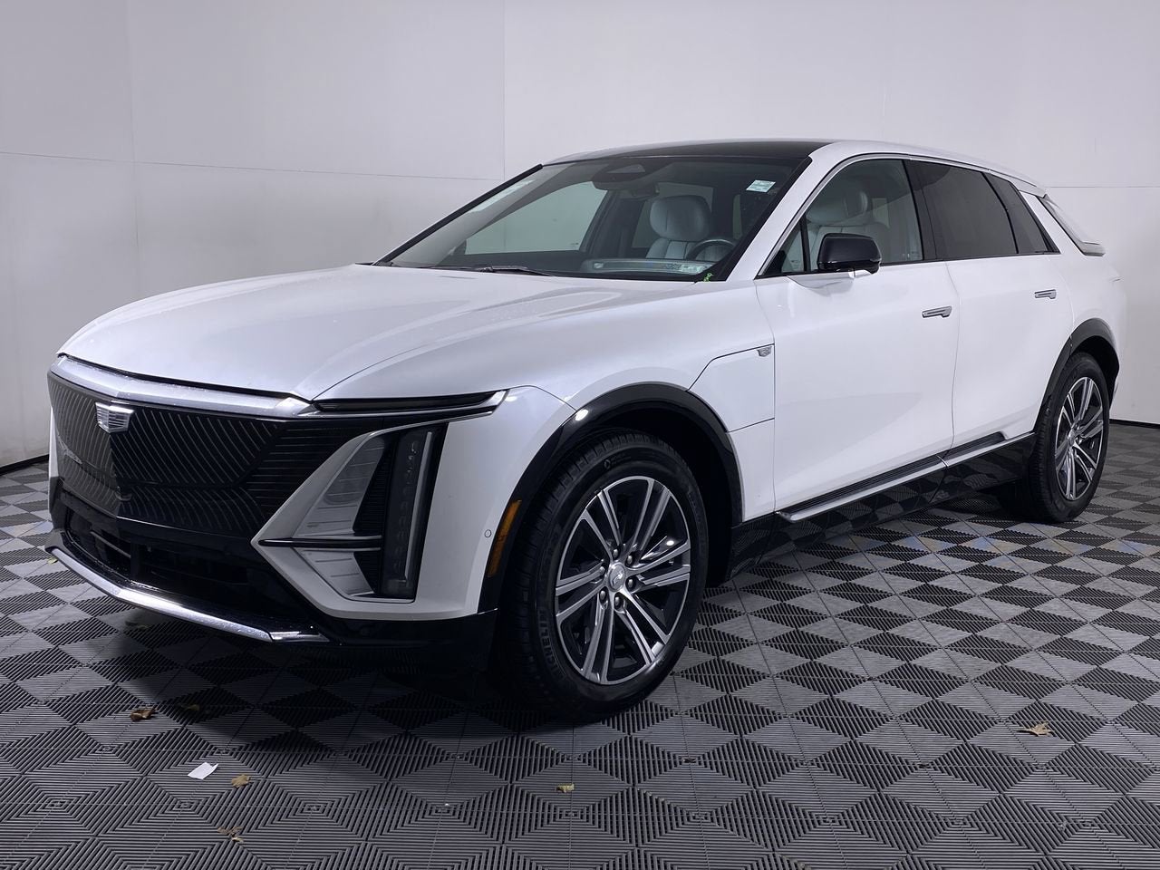 2024 Cadillac LYRIQ Luxury 1