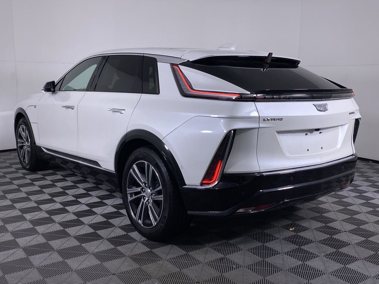 2024 Cadillac LYRIQ Luxury 1