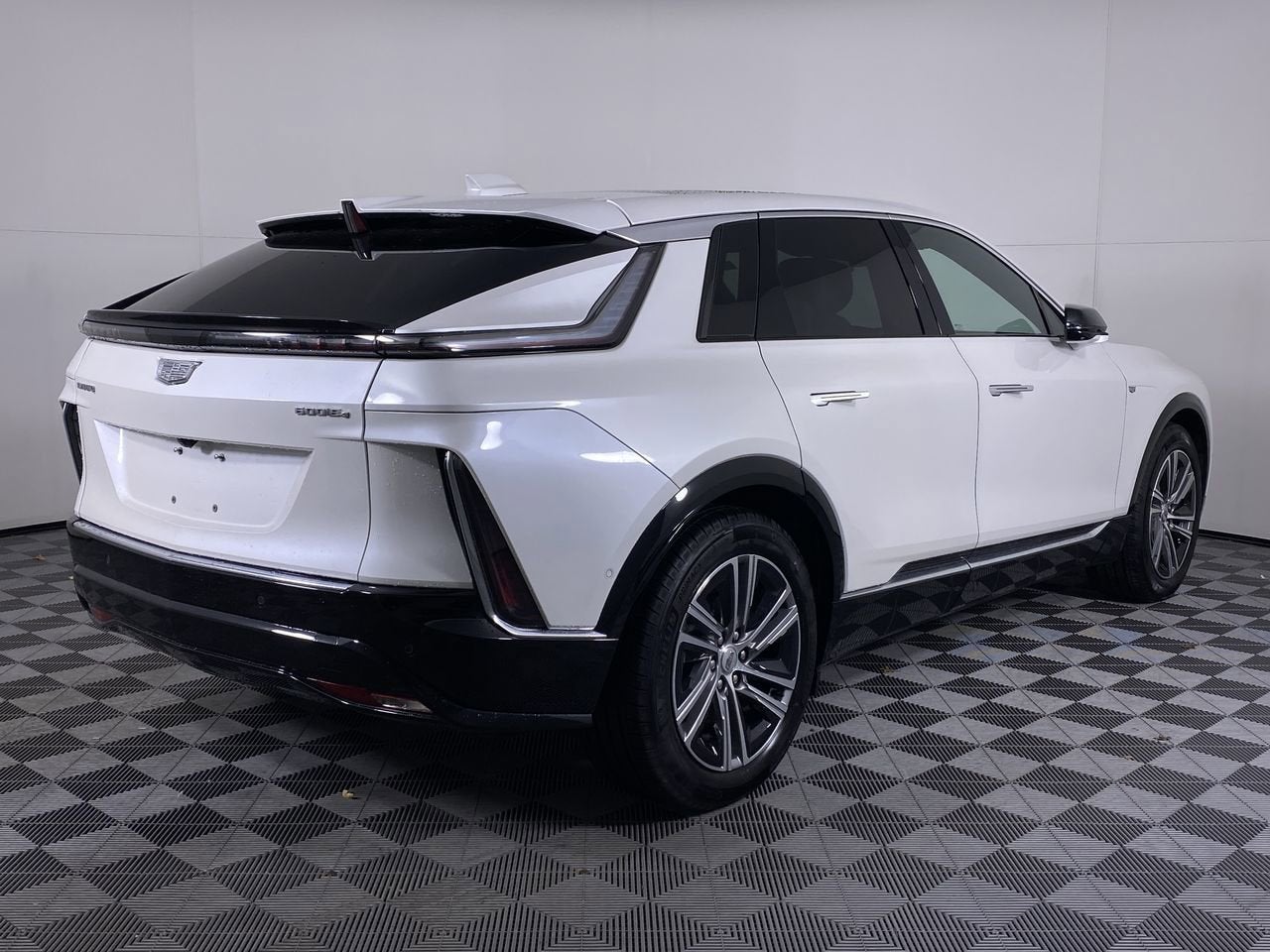 2024 Cadillac LYRIQ Luxury 1