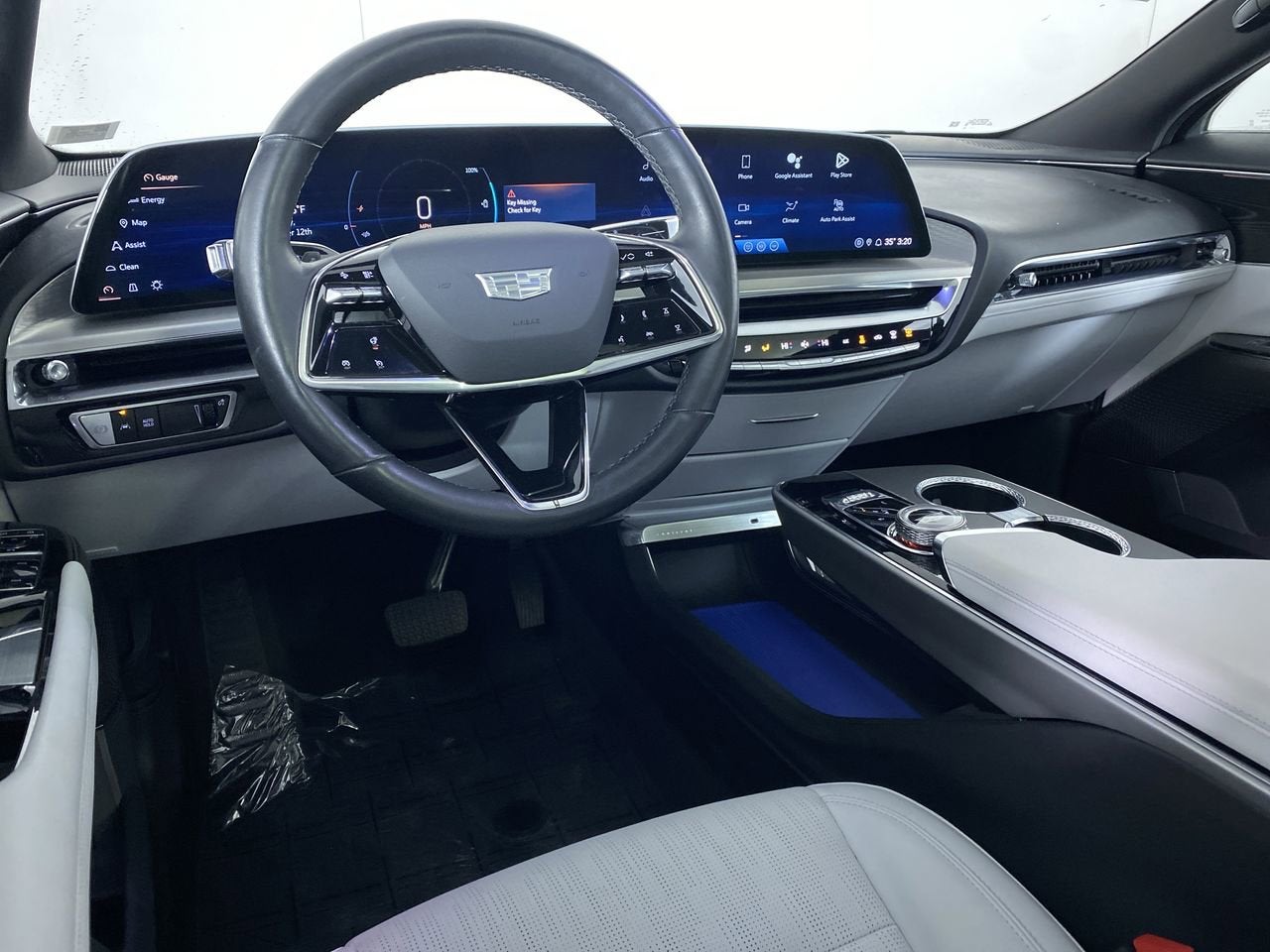 2024 Cadillac LYRIQ Luxury 1