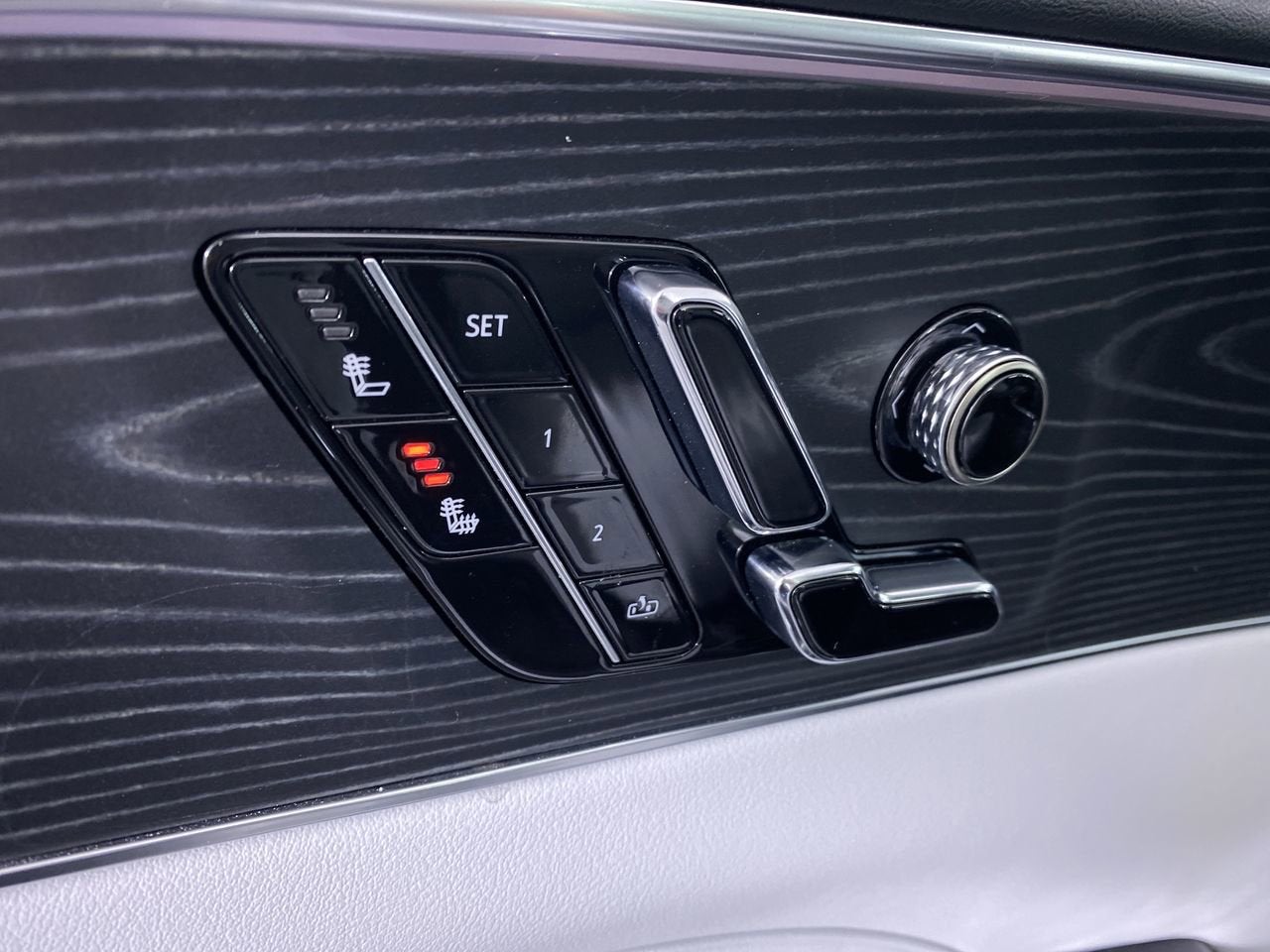 2024 Cadillac LYRIQ Luxury 1