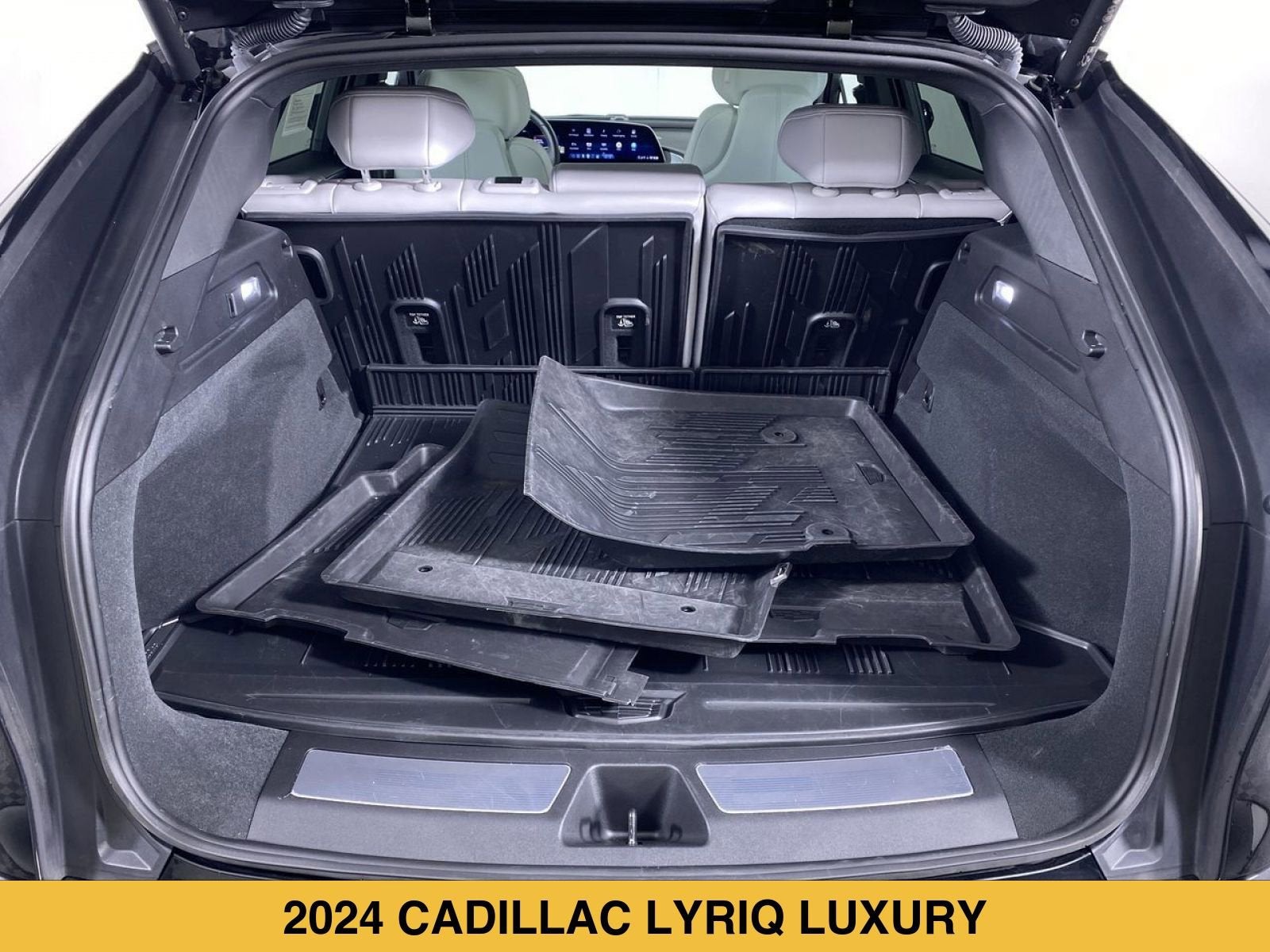 2024 Cadillac LYRIQ Luxury 1