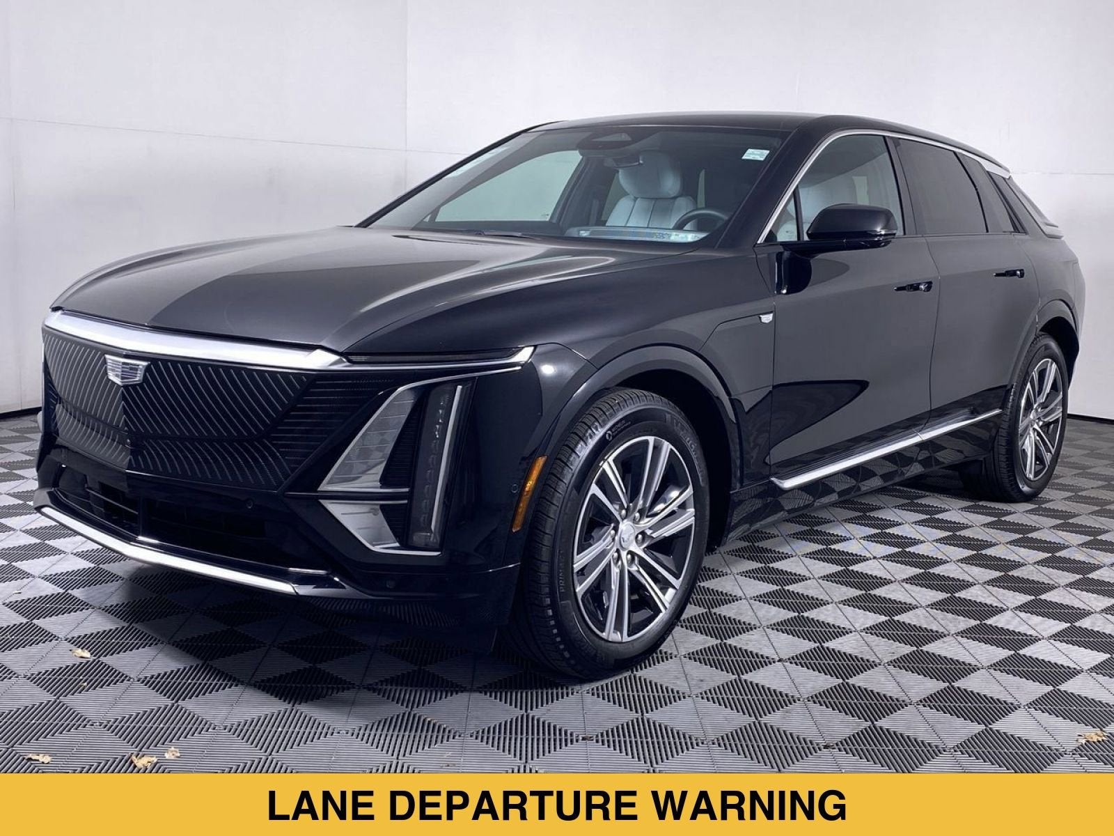 2024 Cadillac LYRIQ Luxury 1