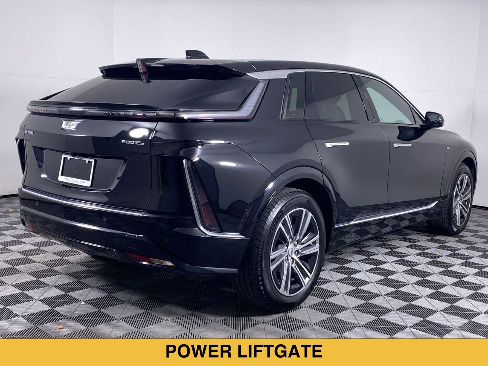 2024 Cadillac LYRIQ Luxury 1