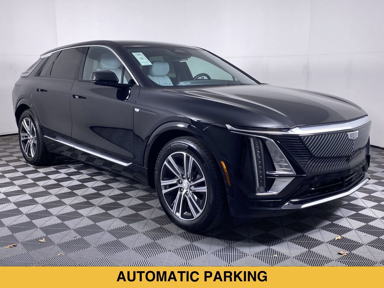 2024 Cadillac LYRIQ Luxury 1