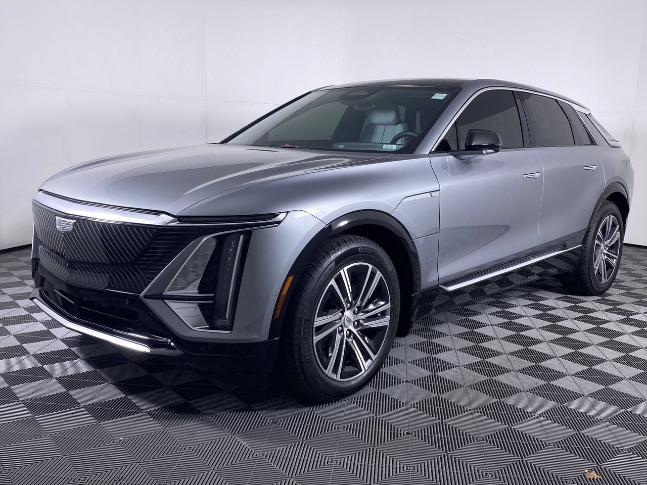 2024 Cadillac LYRIQ Luxury 1