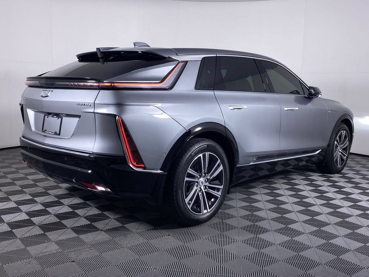 2024 Cadillac LYRIQ Luxury 1