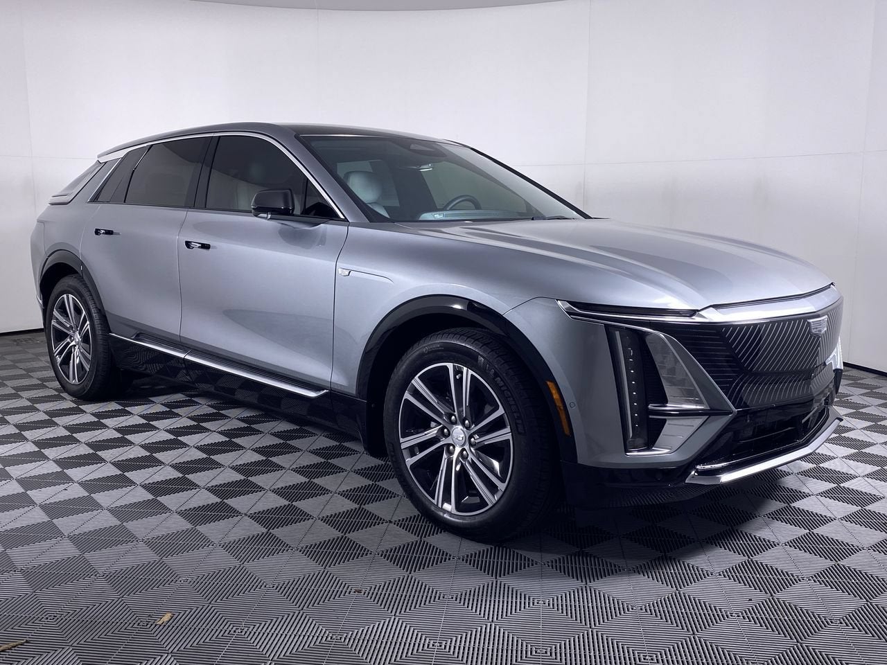2024 Cadillac LYRIQ Luxury 1