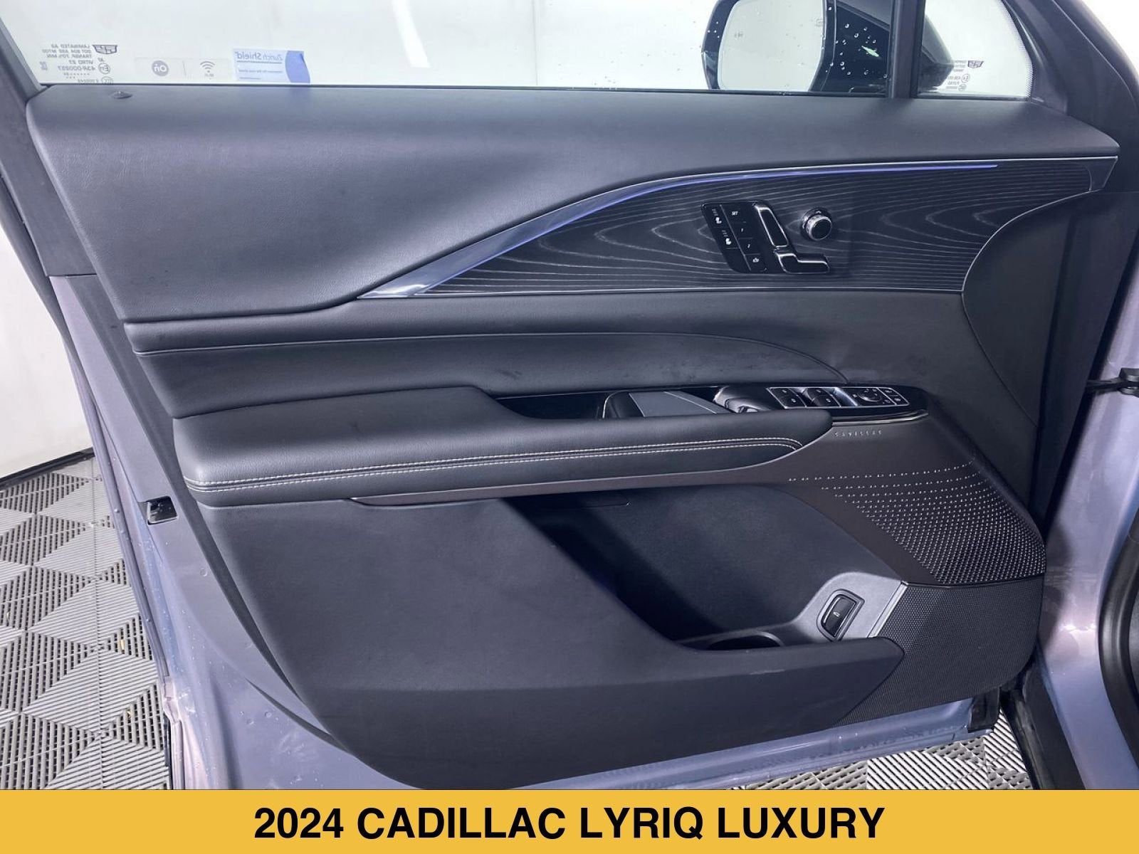 2024 Cadillac LYRIQ Luxury 1