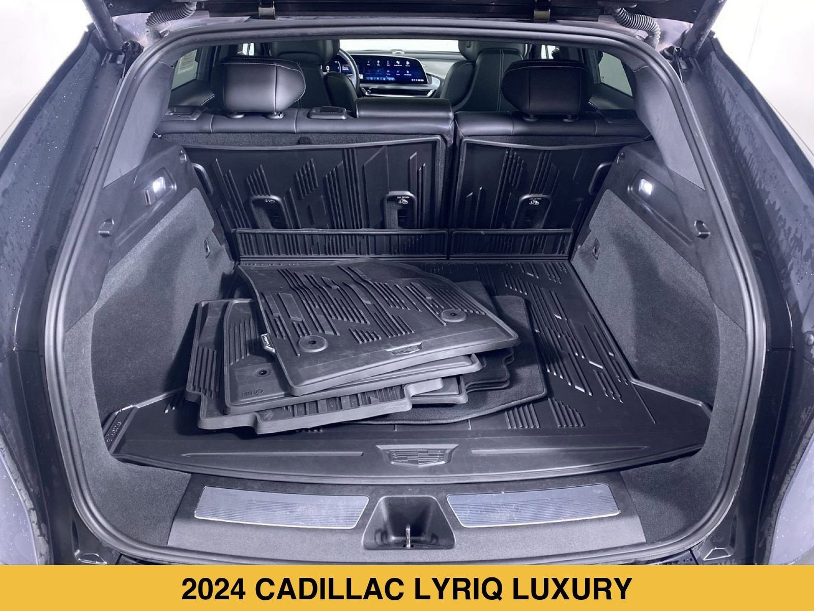 2024 Cadillac LYRIQ Luxury 1