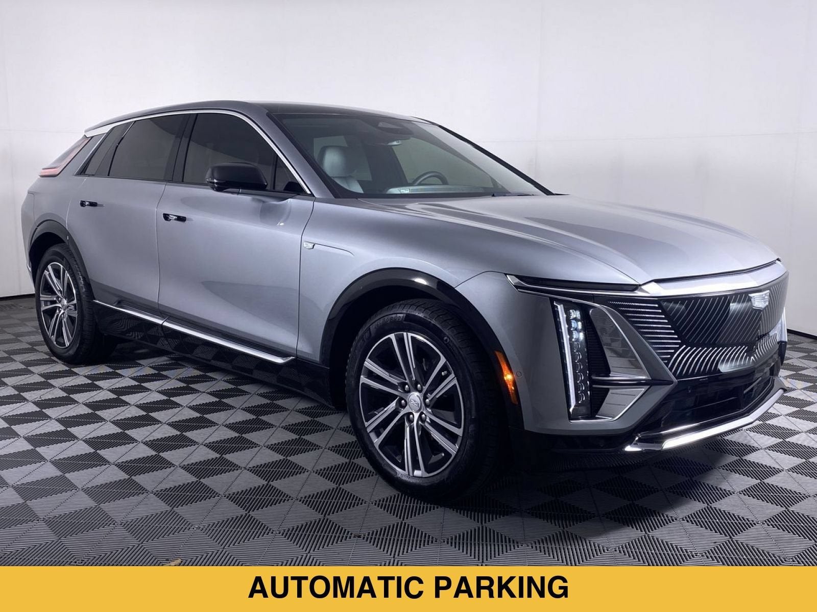 2024 Cadillac LYRIQ Luxury 1