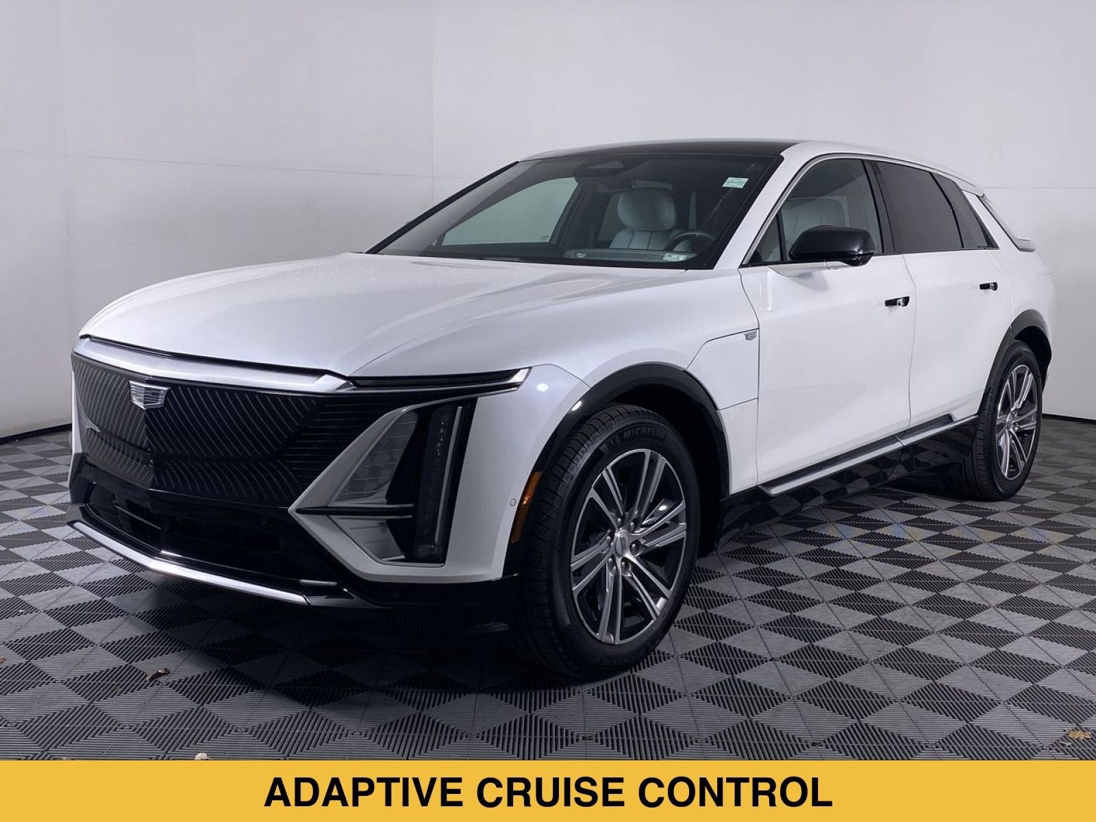 2024 Cadillac LYRIQ Luxury 1