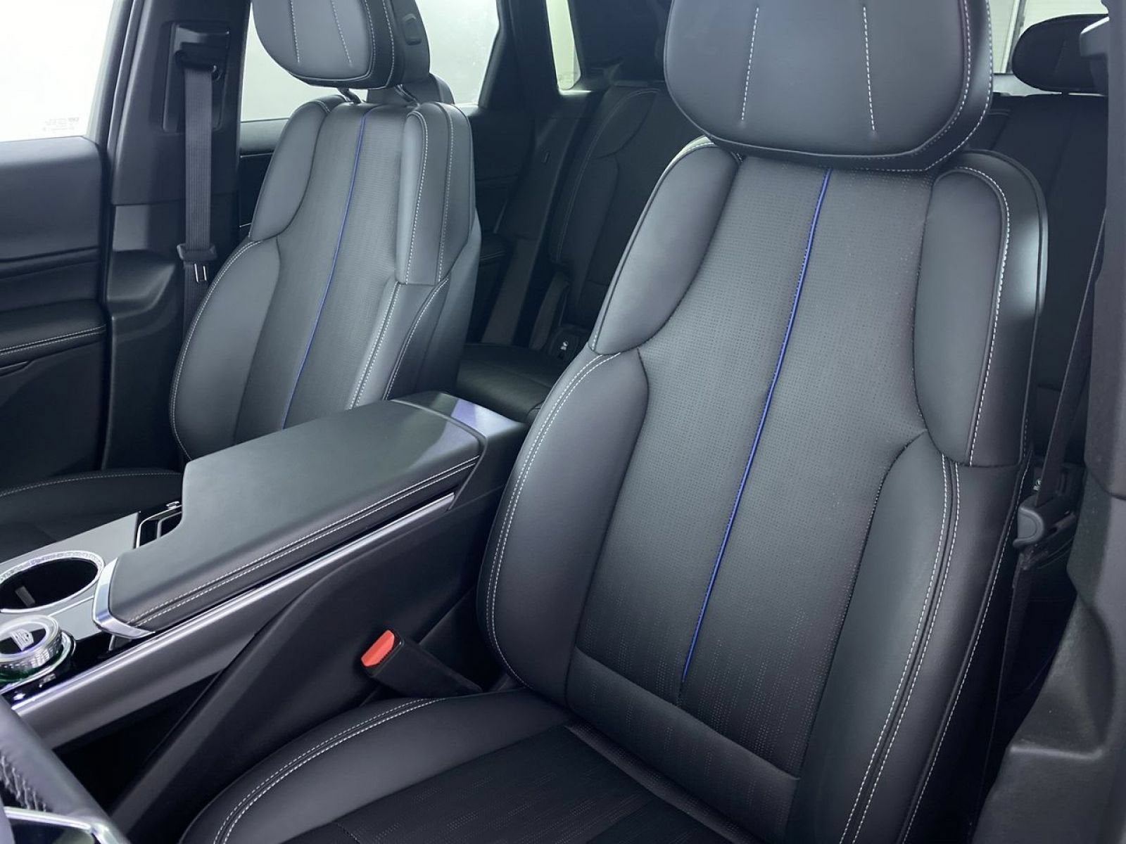 2024 Cadillac LYRIQ Luxury 1