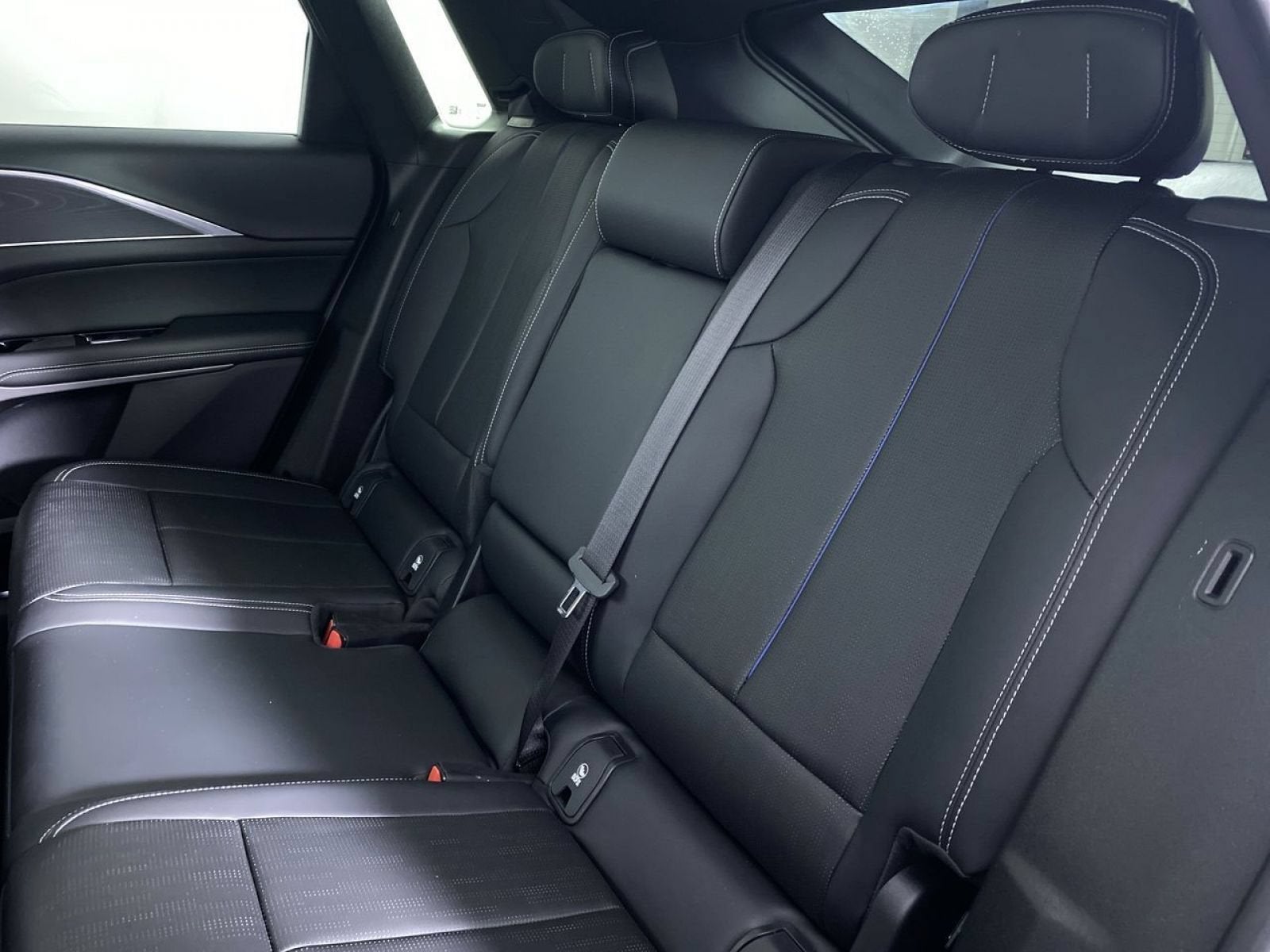 2024 Cadillac LYRIQ Luxury 1