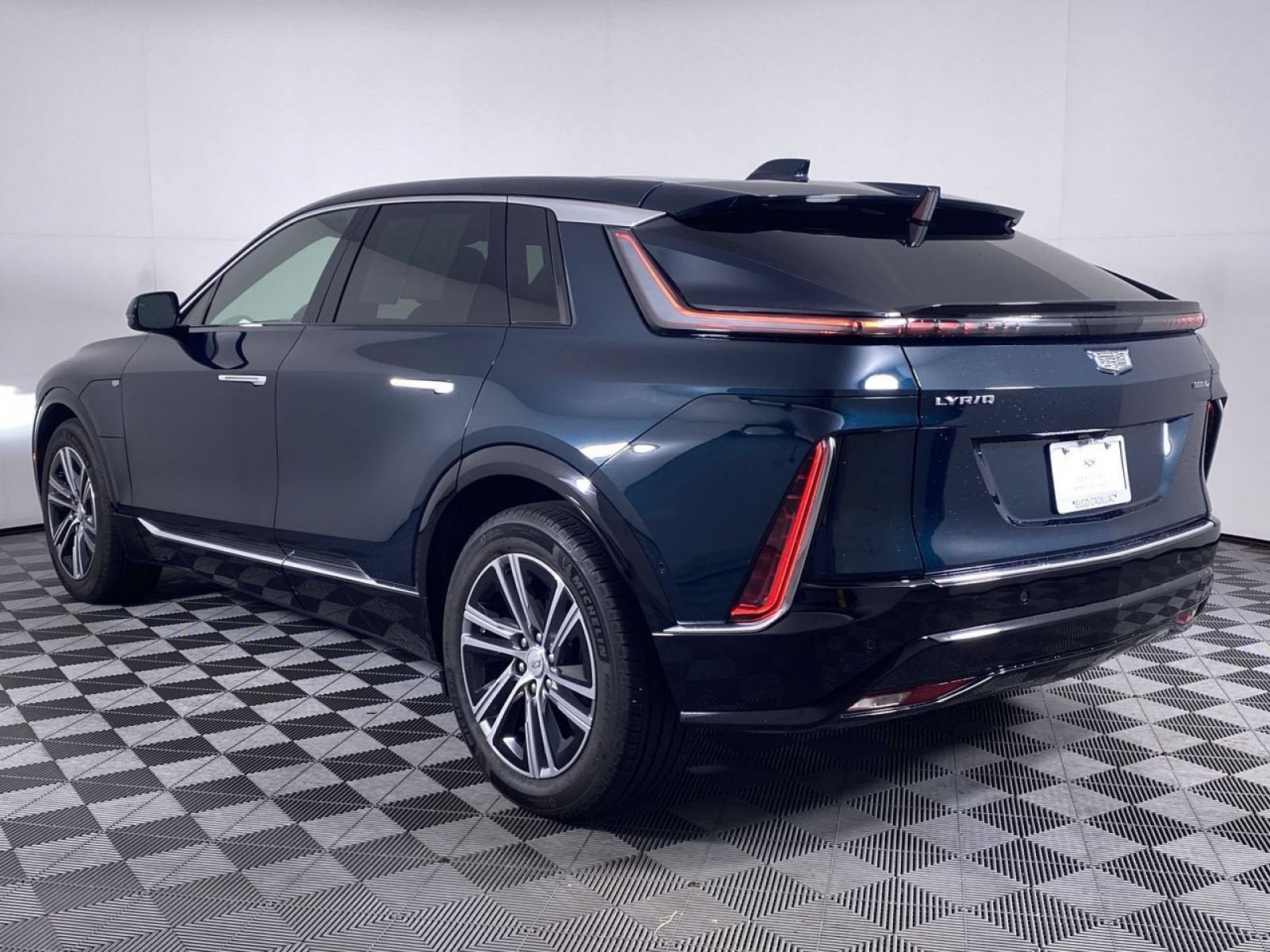 2024 Cadillac LYRIQ Luxury 1