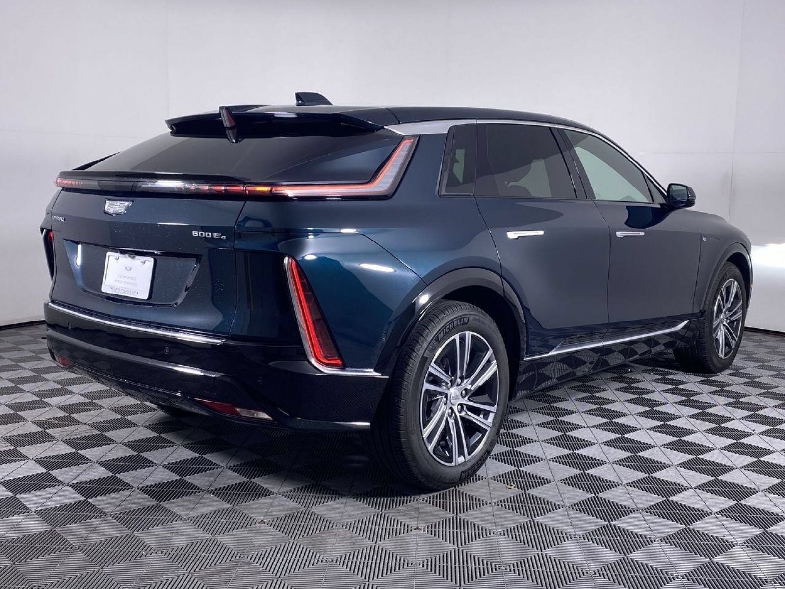 2024 Cadillac LYRIQ Luxury 1