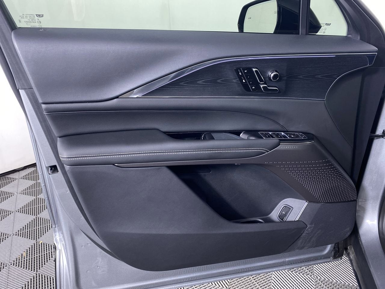2024 Cadillac LYRIQ Luxury 1