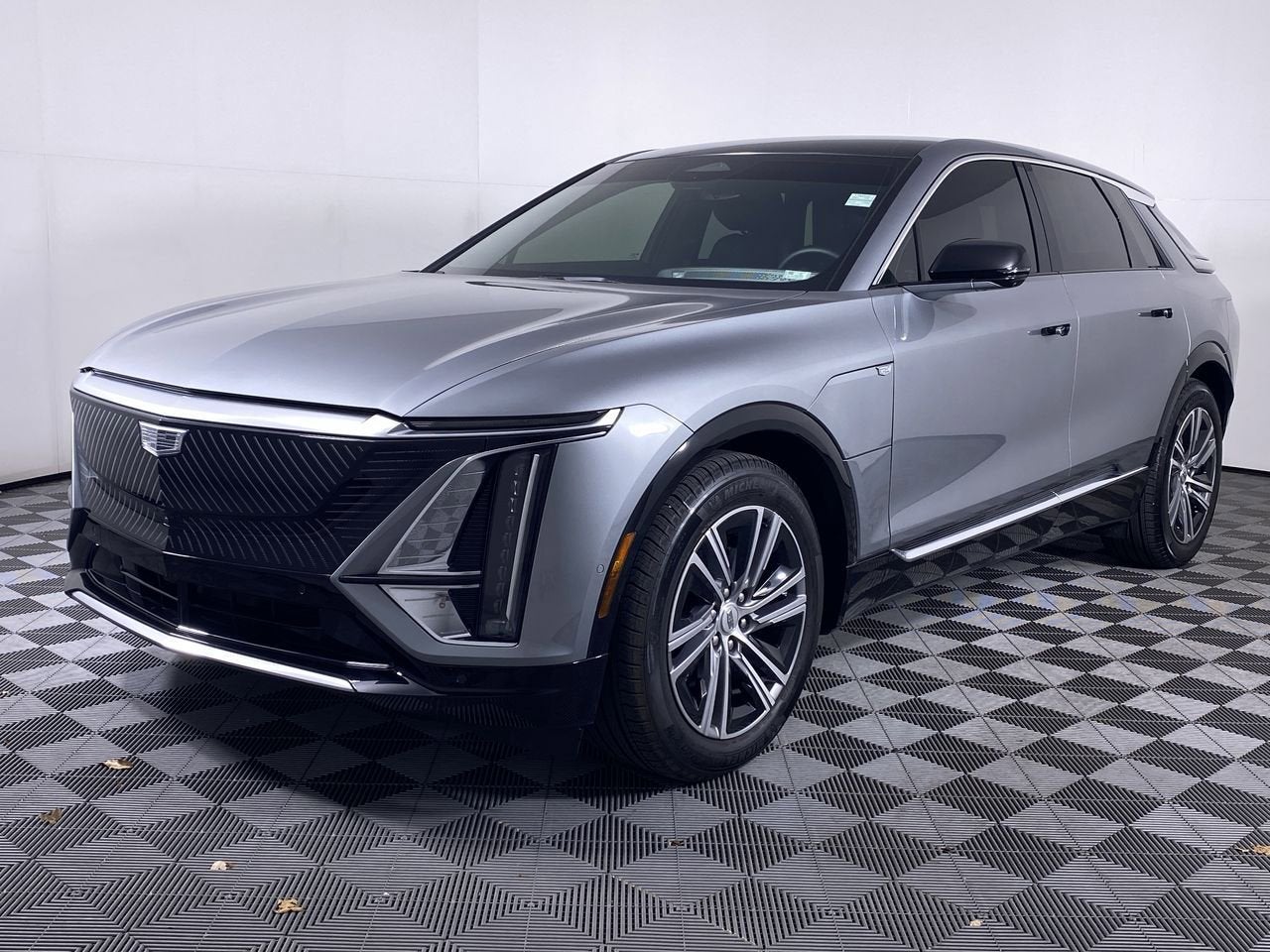 2024 Cadillac LYRIQ Luxury 1