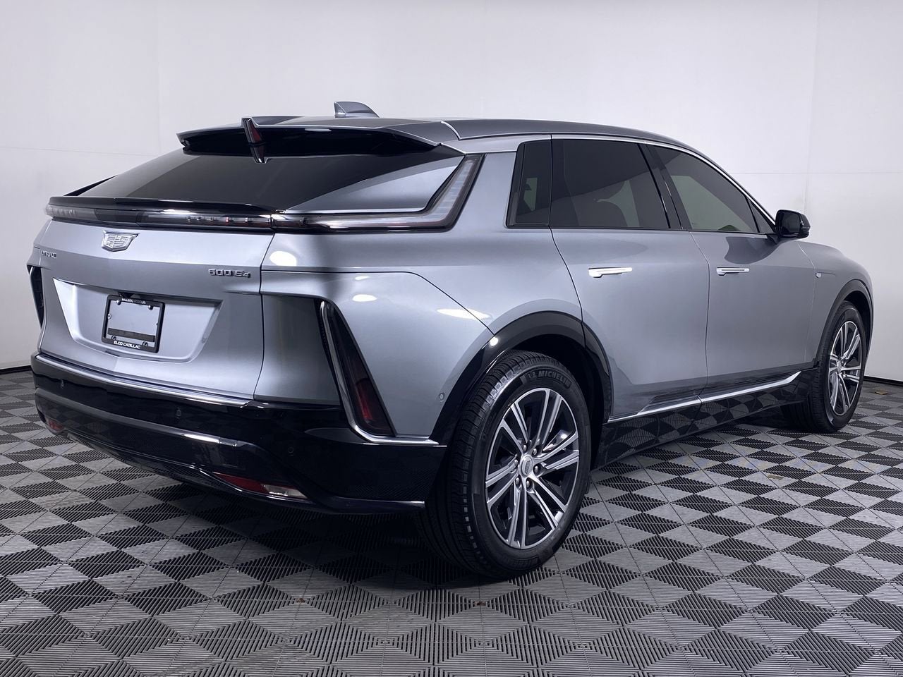 2024 Cadillac LYRIQ Luxury 1