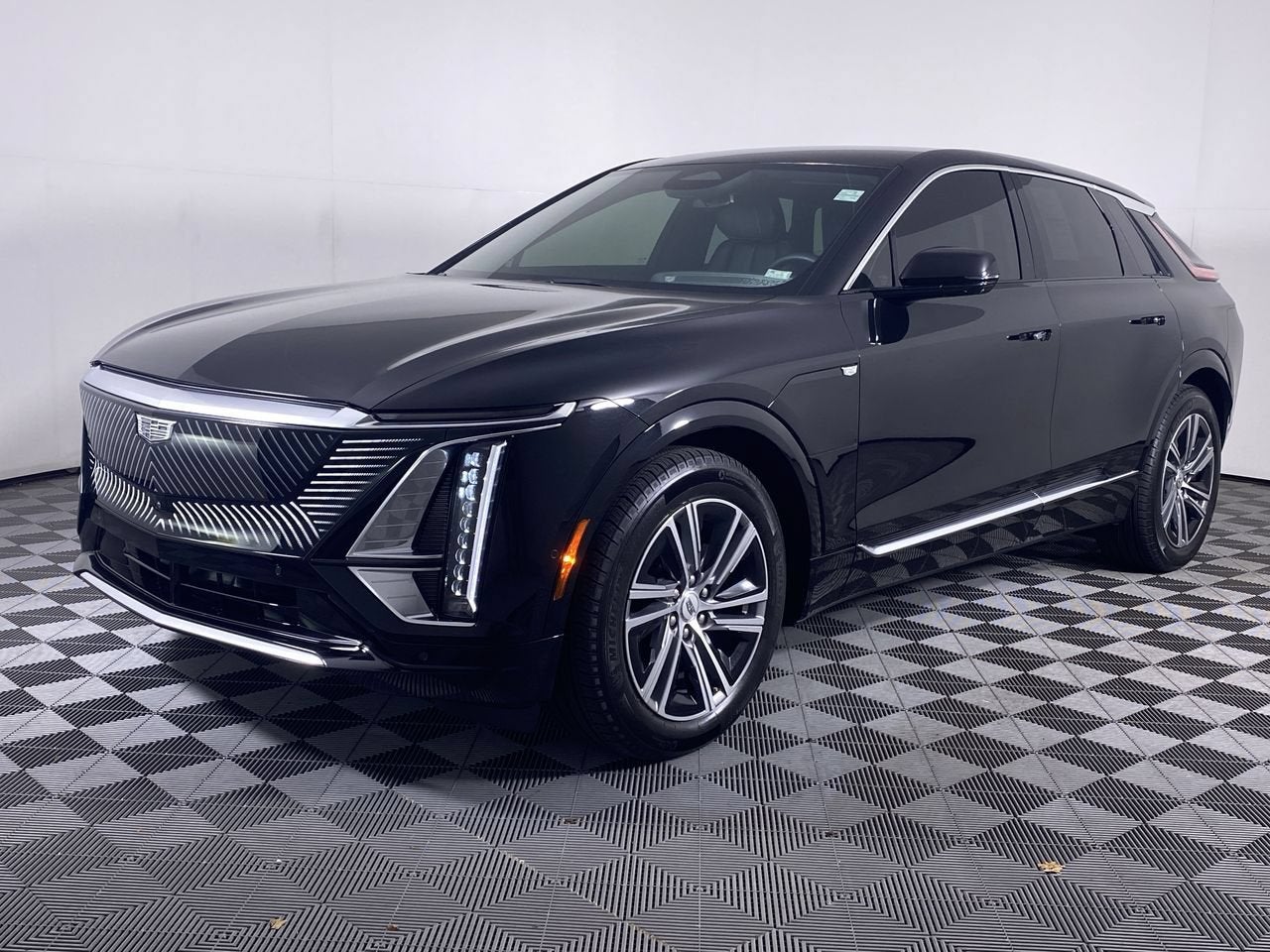 2024 Cadillac LYRIQ Luxury 1