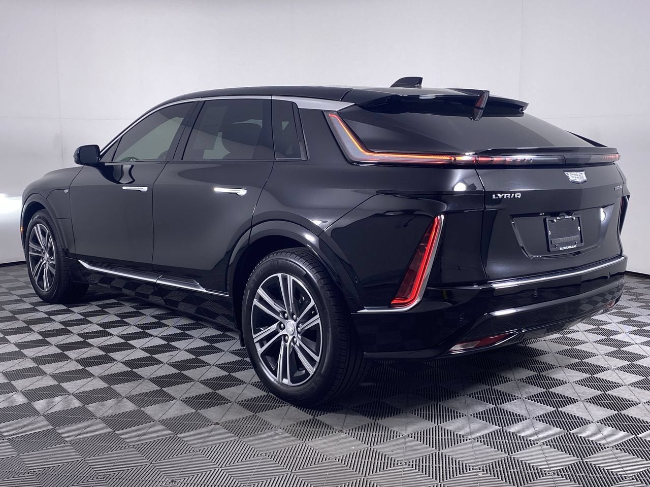 2024 Cadillac LYRIQ Luxury 1