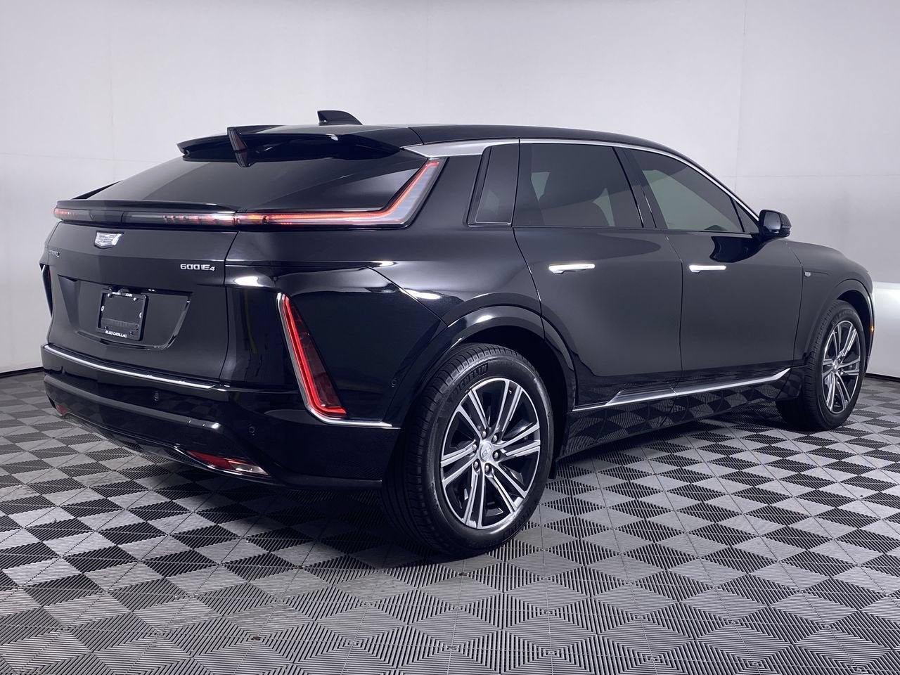 2024 Cadillac LYRIQ Luxury 1