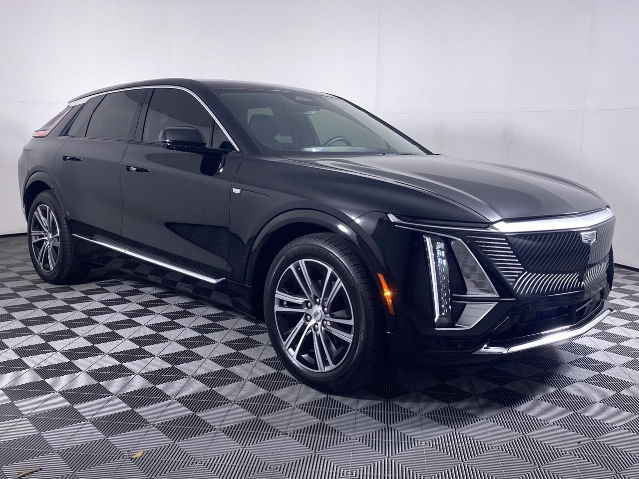 2024 Cadillac LYRIQ Luxury 1