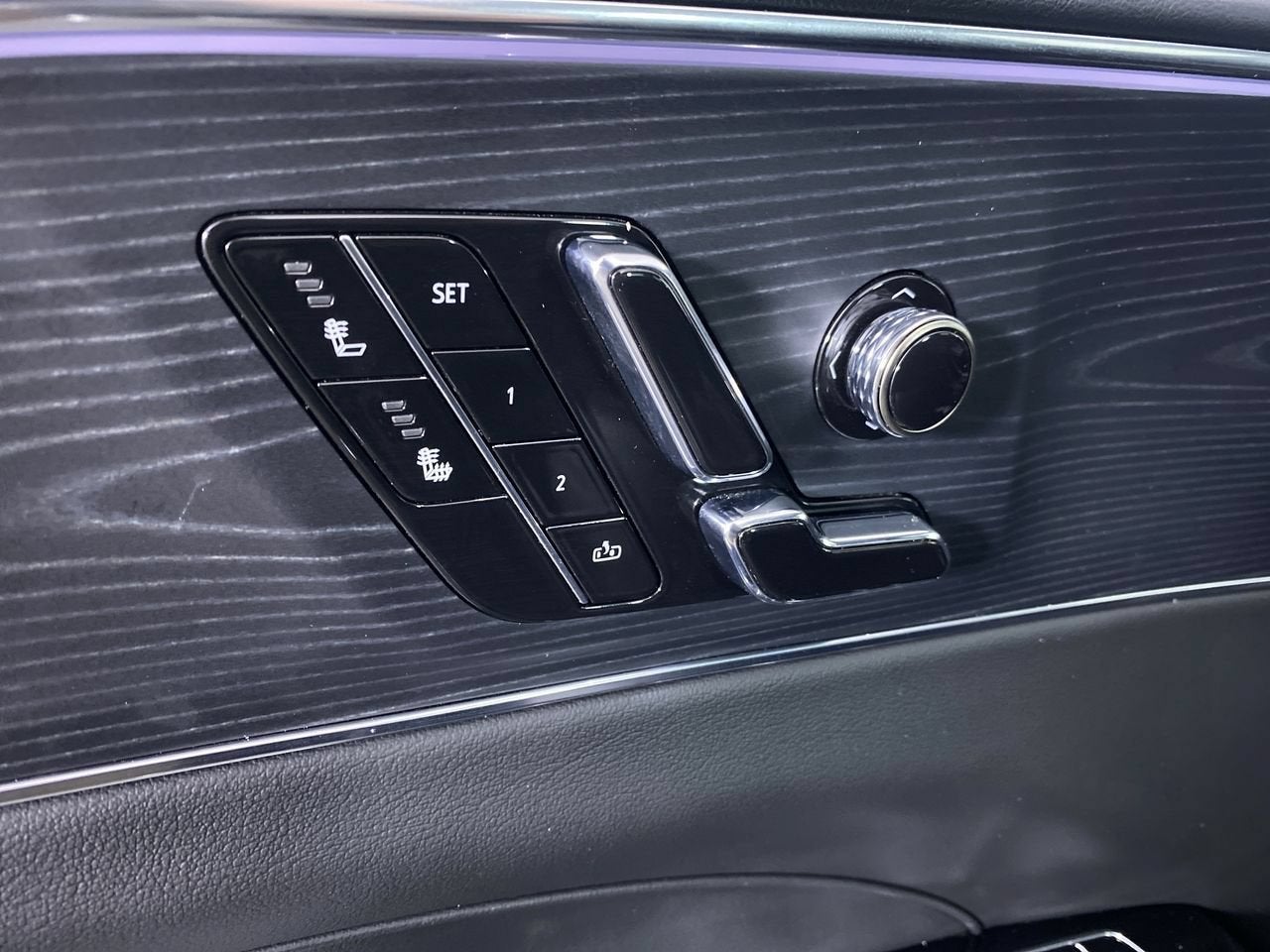 2024 Cadillac LYRIQ Luxury 1