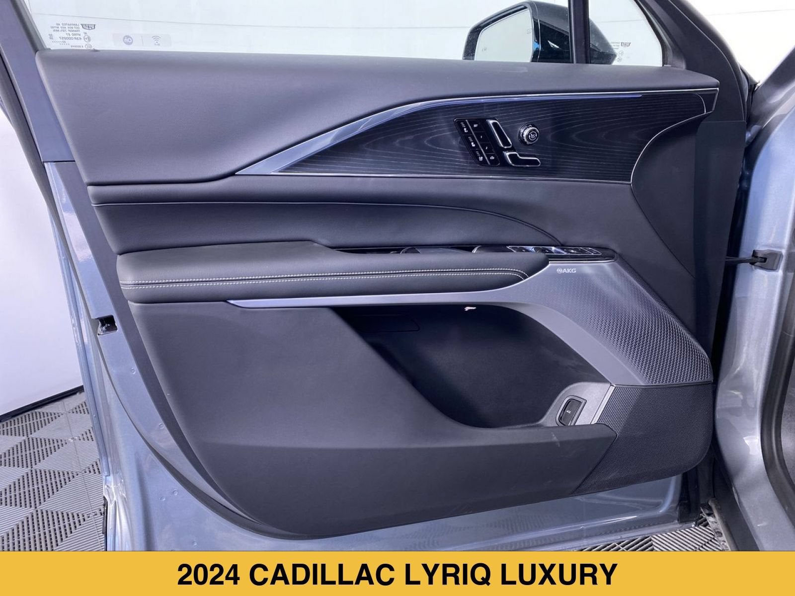 2024 Cadillac LYRIQ Luxury 2