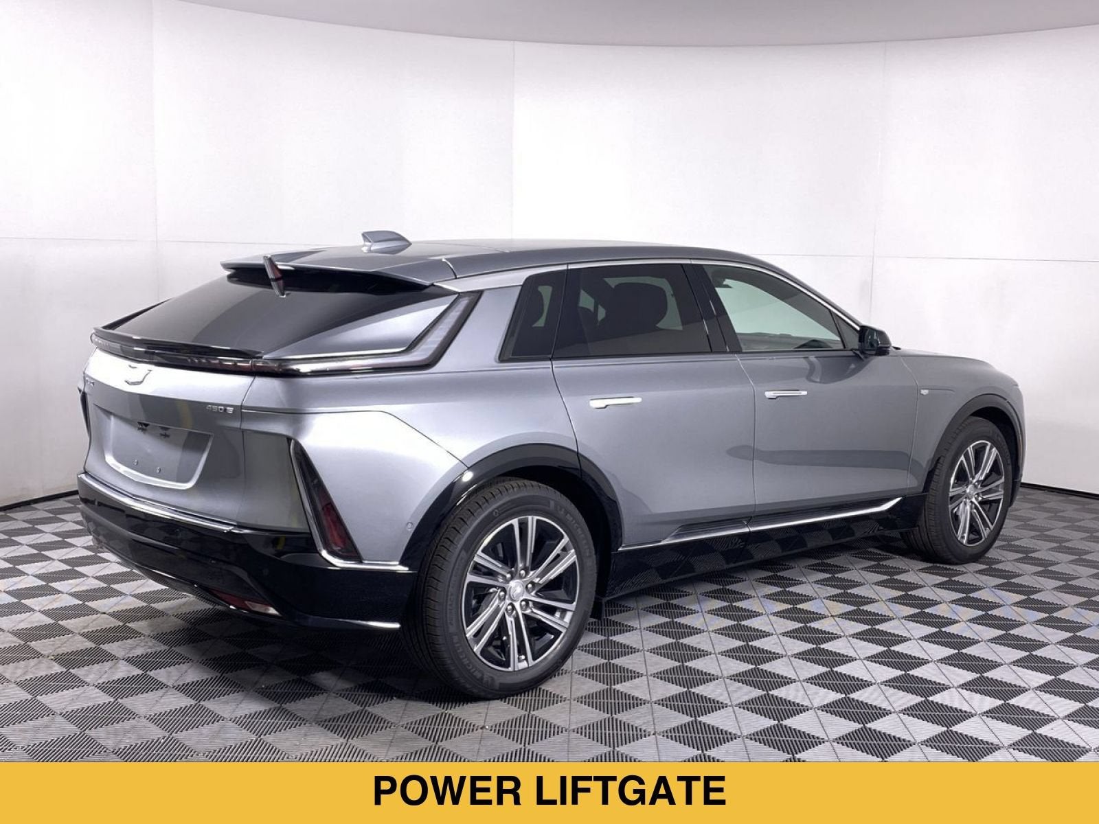 2024 Cadillac LYRIQ Luxury 2