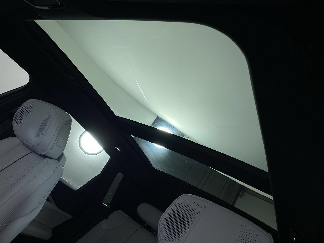 2024 Cadillac LYRIQ Luxury 2