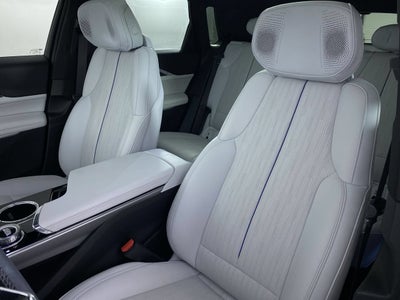2024 Cadillac LYRIQ Luxury 2