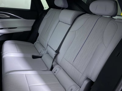 2024 Cadillac LYRIQ Luxury 2