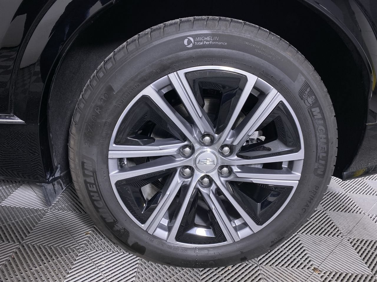 2024 Cadillac LYRIQ Luxury 2