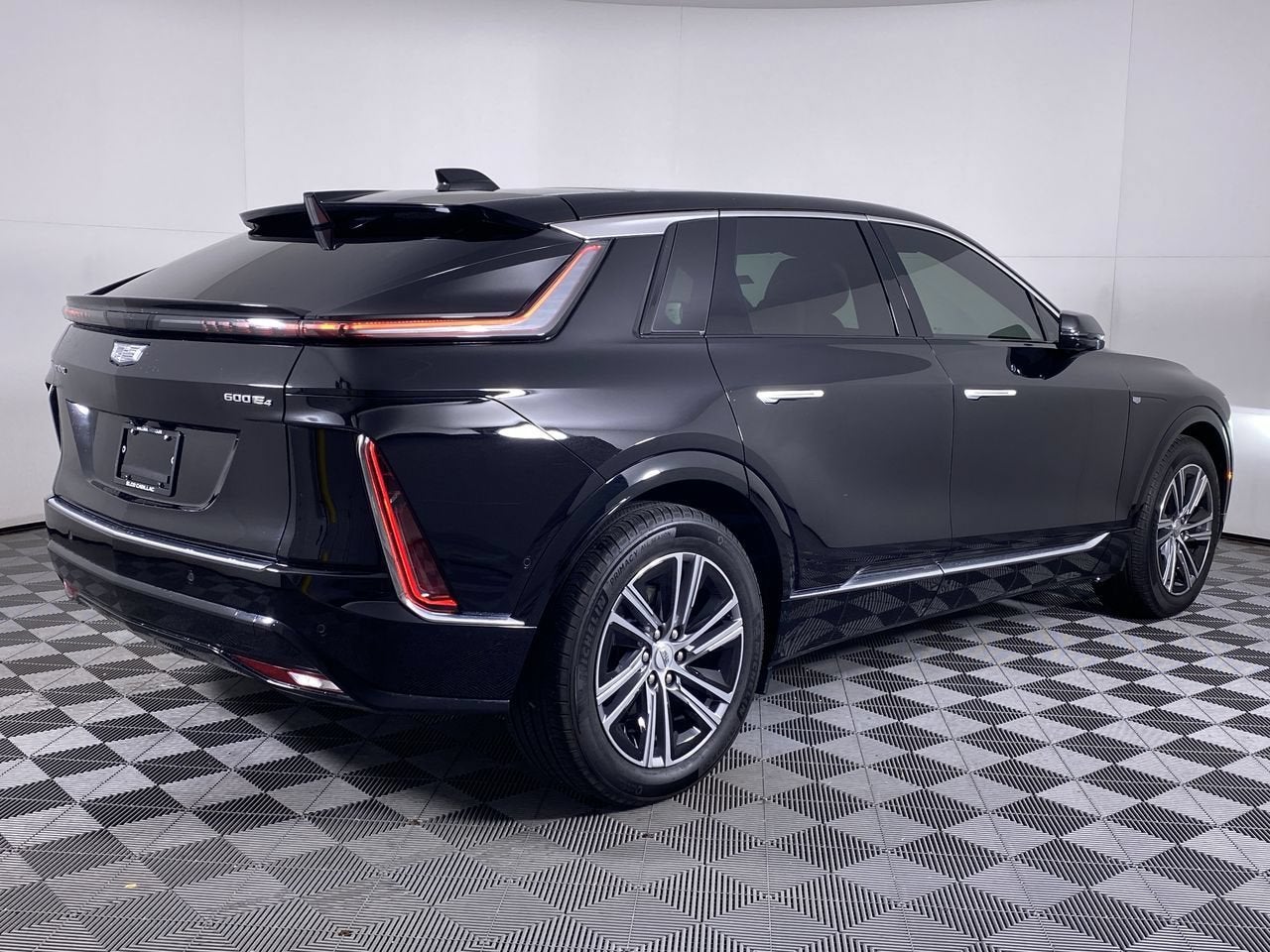 2024 Cadillac LYRIQ Luxury 2