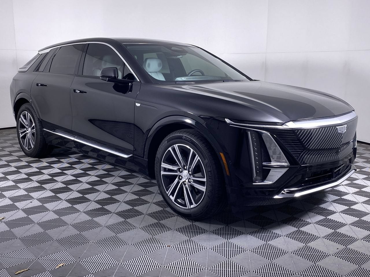 2024 Cadillac LYRIQ Luxury 2