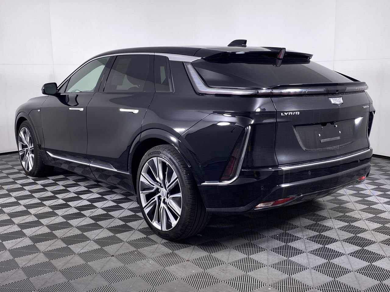 2024 Cadillac LYRIQ Luxury 3