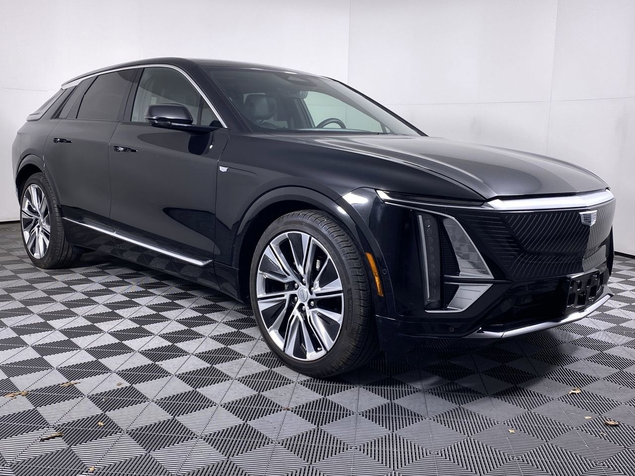 2024 Cadillac LYRIQ Luxury 3