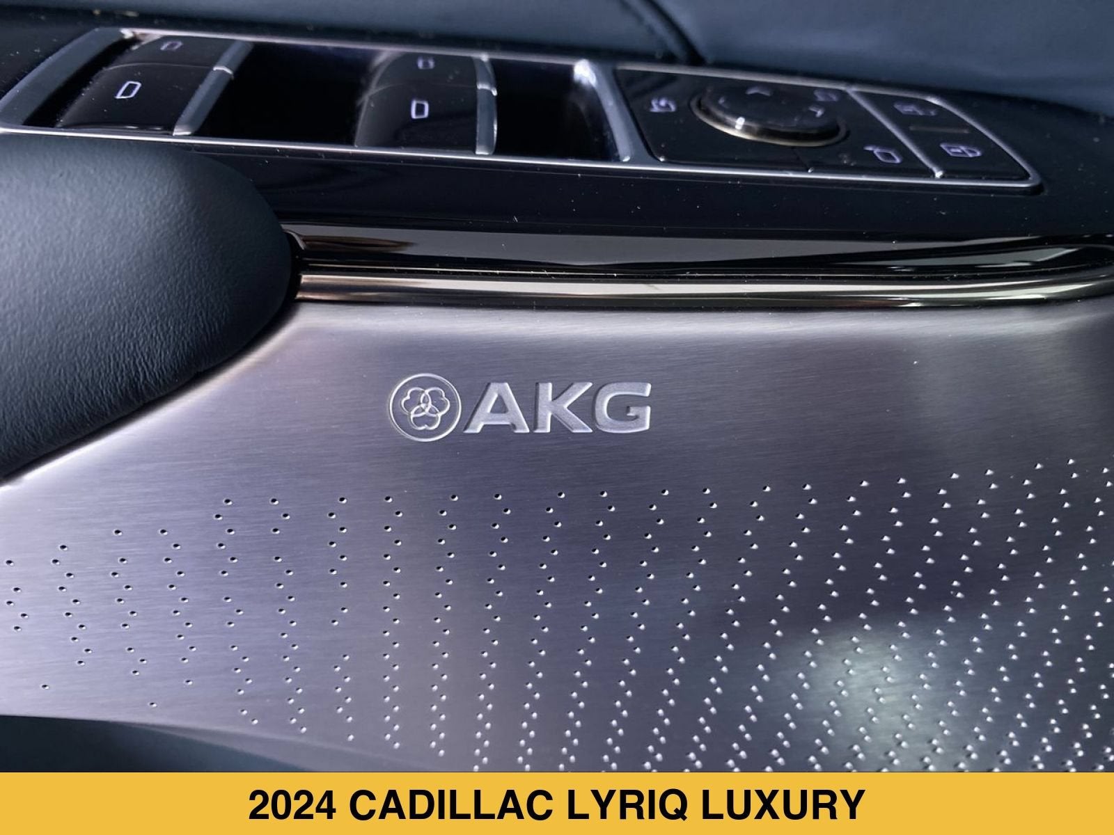 2024 Cadillac LYRIQ Luxury 3
